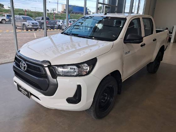TOYOTA HILUX 2.8 D-4D TURBO DIESEL CD POWER PACK 4X4 AUTOMÁTICO